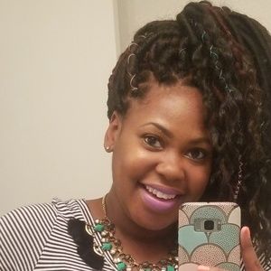 Meet the Owner of this PoshShop 💜💜